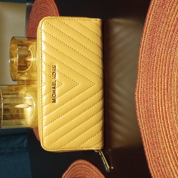 Michael Kors Handbags - NEW Michael Kors Quilted Leather Full Zip Wallet